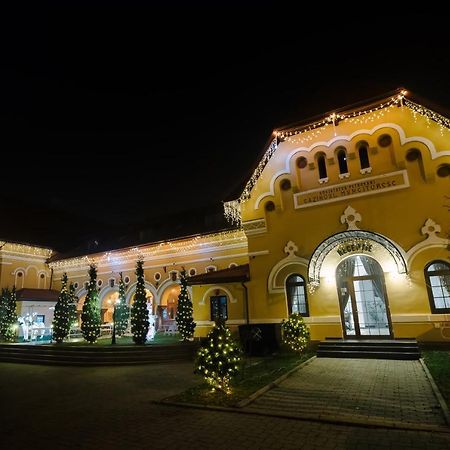 Hotel La Belle Epoque Петрошани Экстерьер фото
