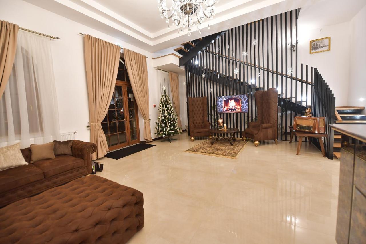 Hotel La Belle Epoque Петрошани Экстерьер фото