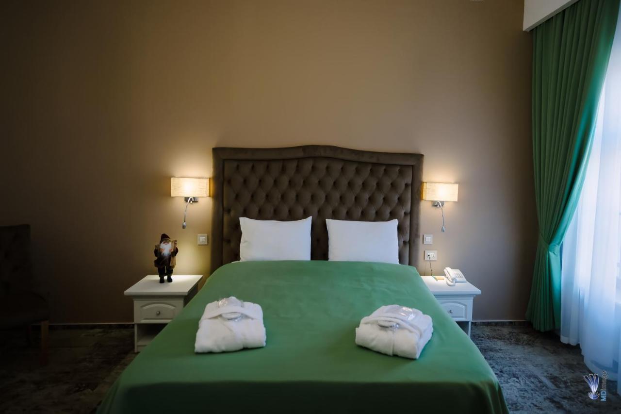 Hotel La Belle Epoque Петрошани Экстерьер фото