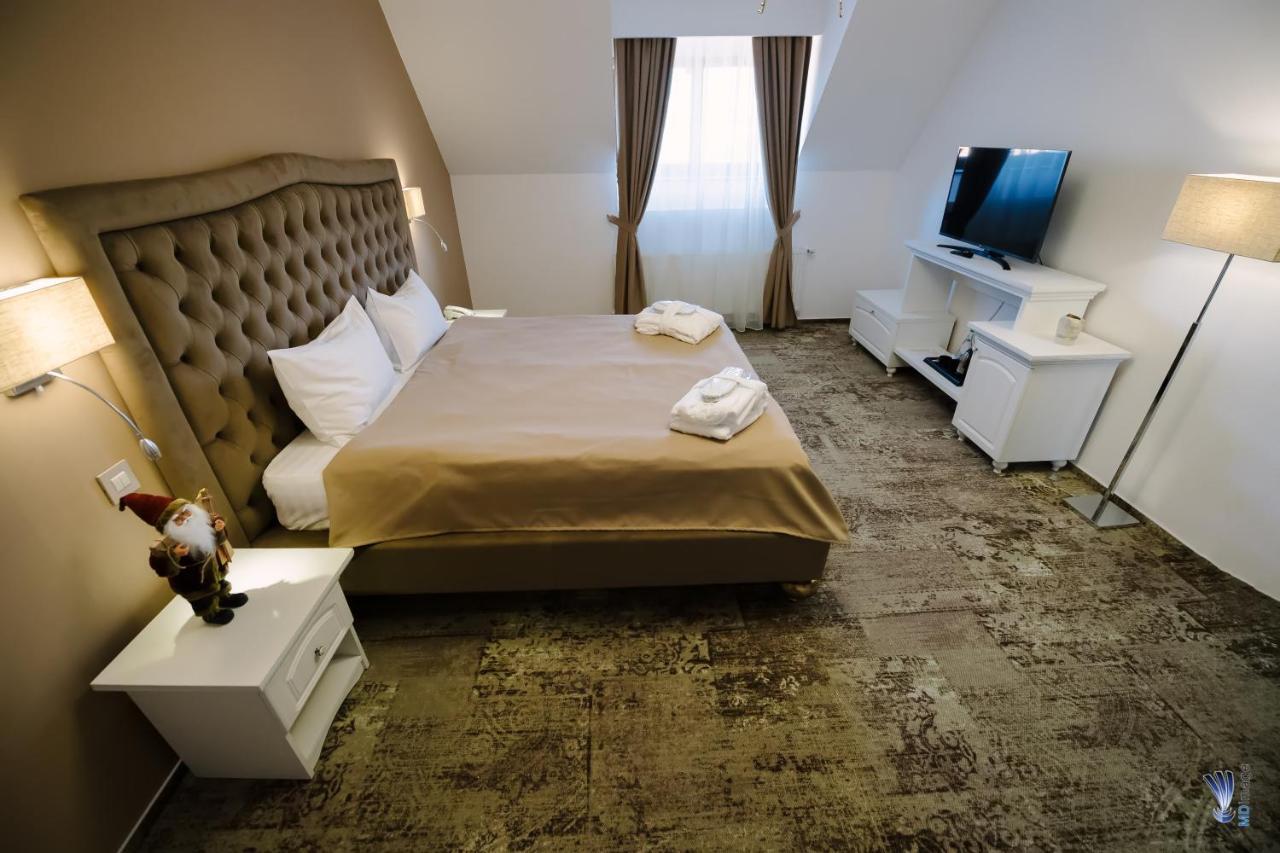 Hotel La Belle Epoque Петрошани Экстерьер фото