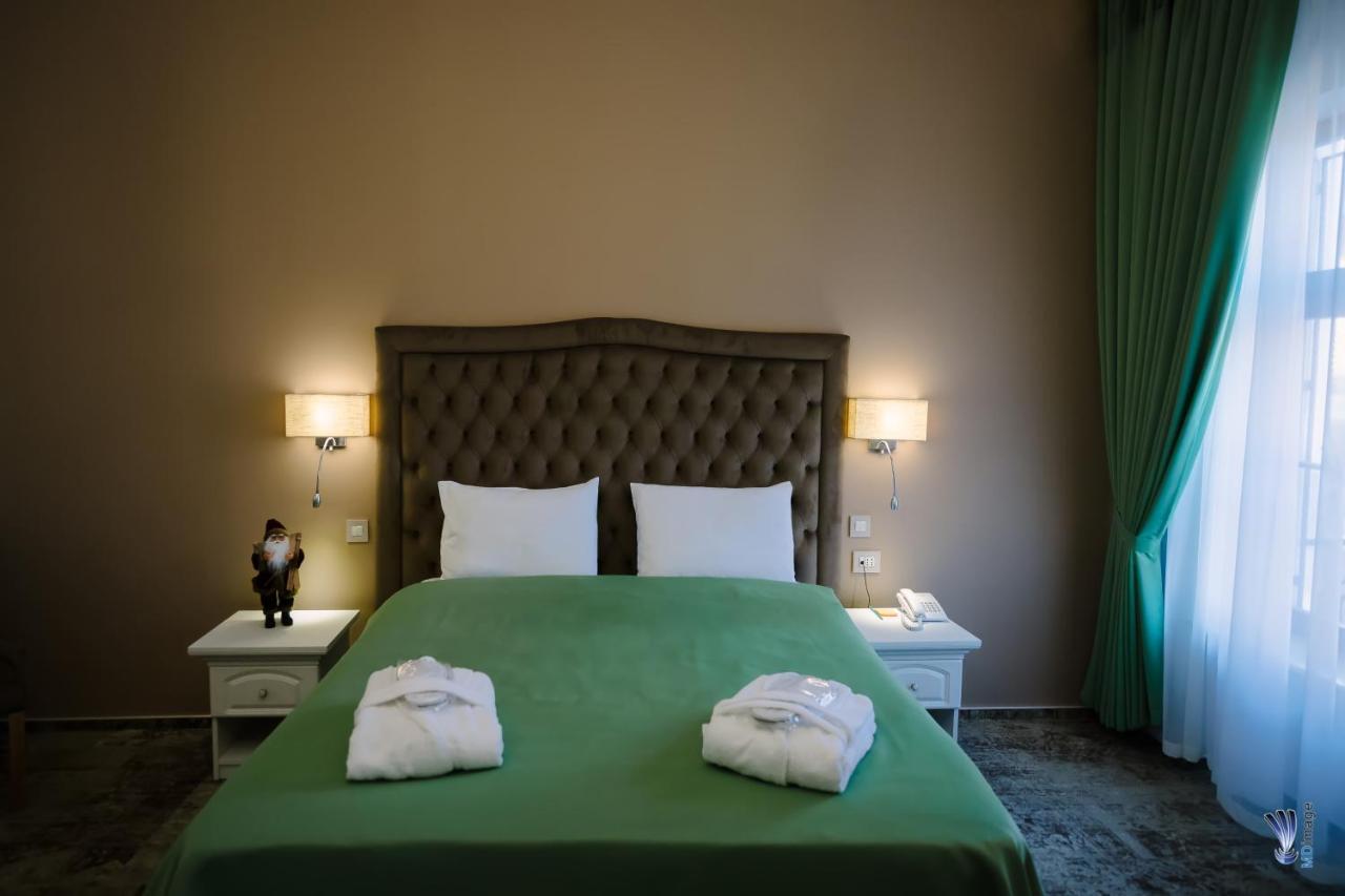 Hotel La Belle Epoque Петрошани Экстерьер фото