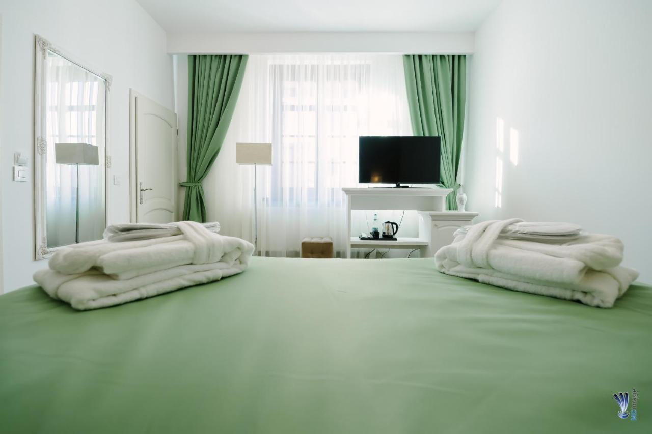 Hotel La Belle Epoque Петрошани Экстерьер фото