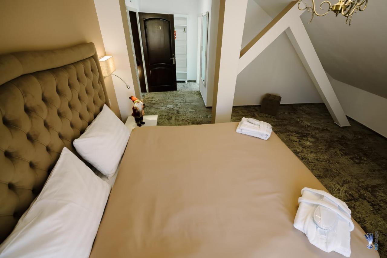 Hotel La Belle Epoque Петрошани Экстерьер фото