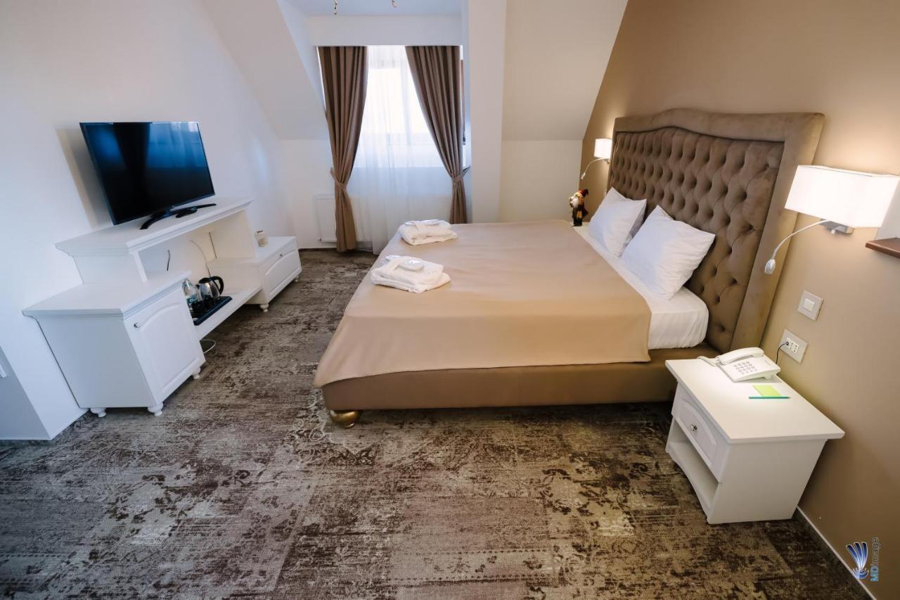 Hotel La Belle Epoque Петрошани Экстерьер фото