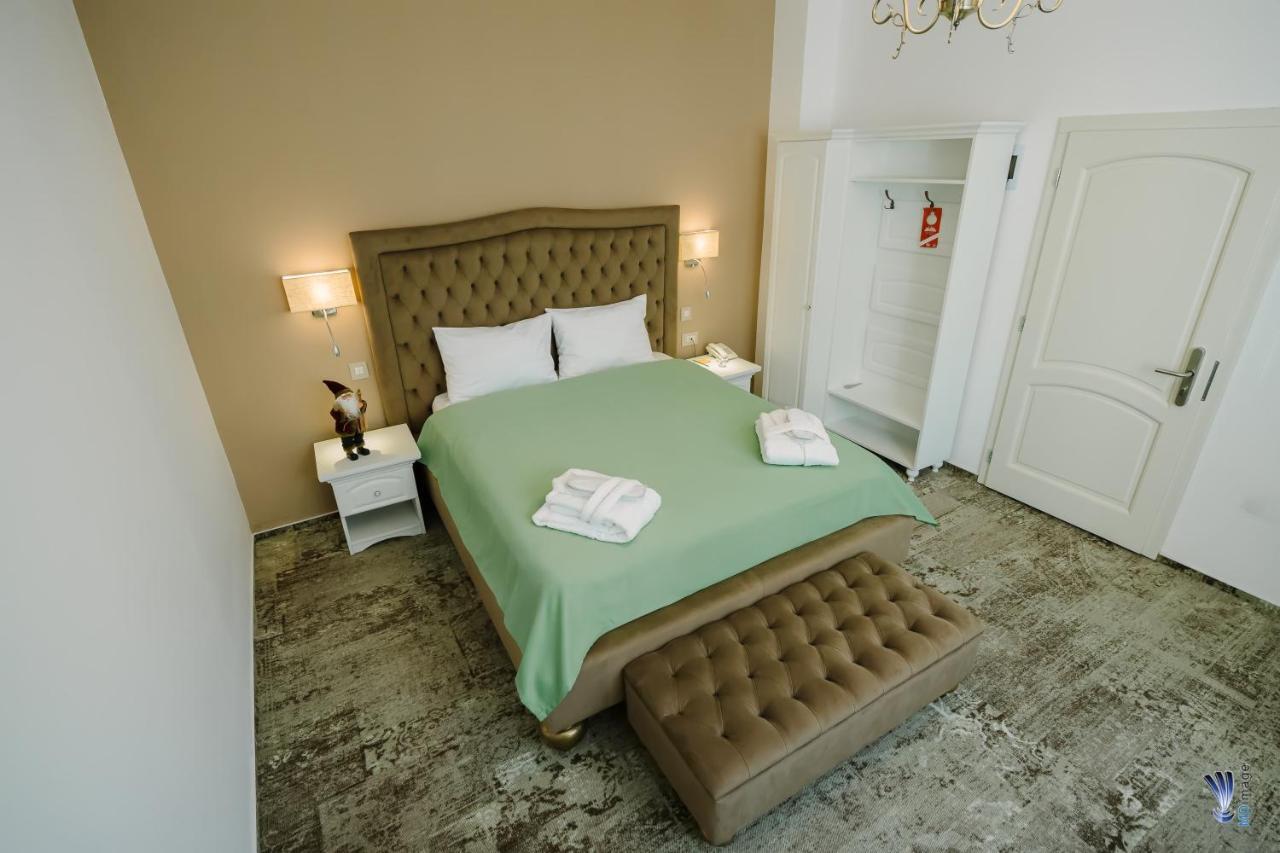 Hotel La Belle Epoque Петрошани Экстерьер фото